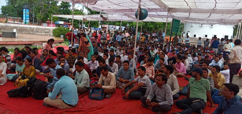 ravinak92's tweet photo. #IAकीमांग3600
One day strike at shaheed smark jaipur...
@DoITCRaj @ABPNews @1stIndiaNews @ZeeNews @CNNnews18 @aajtak https://t.co/F1x7eI4Quj