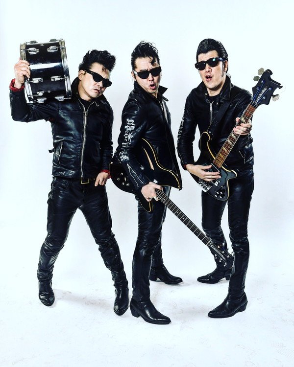 ototoy_info's tweet photo. 【NEWS】新時代を迎えても昭和on my mindな3ピースロックンロールバンド、ザ・マックショウが初のバラード集『ROCKA BALLAD～DRIVE ME CRAZY』を10月2日に発売！ 明日9月28日 (土) 高岡Clover Hallより秋の全国ツアーもスタート！
https://t.co/j0oSPhcCKX https://t.co/shc3VLMzdu