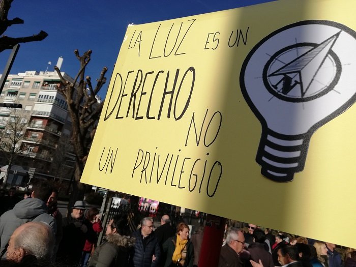 El <a href="/defensorgranada/">Defensor de la Ciudadanía de Granada</a> se encerrará una semana para protestar por los cortes de luz en la zona Norte, ante la falta de soluciones

elindependientedegranada.es/ciudadania/def…