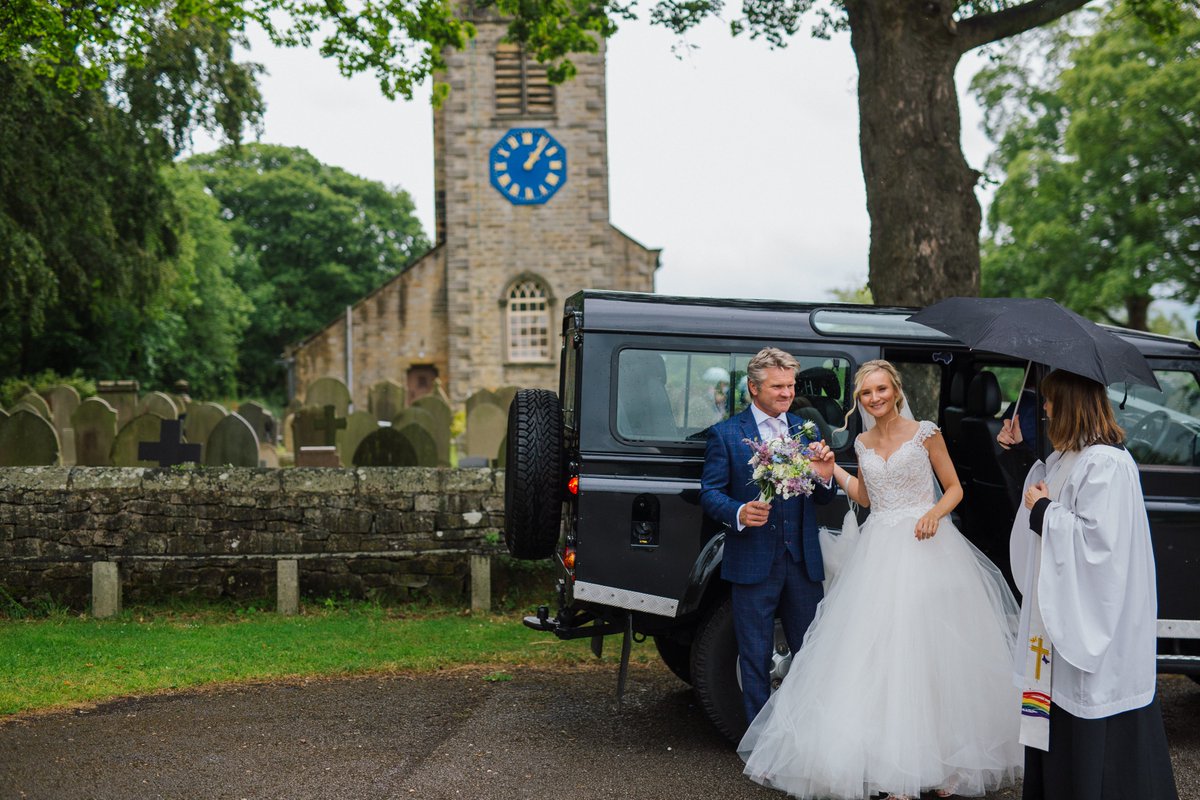 YorkshireVH's tweet photo. If you’re not blessed with good weather on your wedding day ☔️ .. don’t sweat, look how effortlessly stunning Zoe looks 💜 (along with the perfect Wedding Car for bad weather) 
•
📸 @lilynorthphotography 
•
#DefenderWedding #WinterWedding #LandRoverDefender #Defender110 https://t.co/YFxmAfWjjw