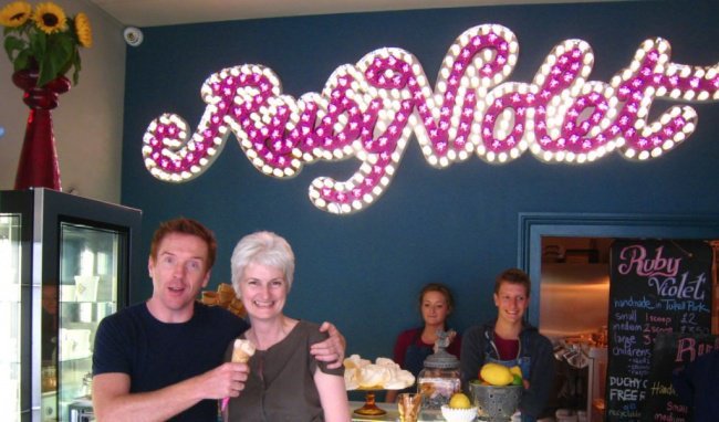 FanFunDamian's tweet photo. What's the best ice cream in Tufnell Park? Ask Damian: https://t.co/WmyzWXP3tI #DamianLewis #HelenMcCrory #TufnellPark #RubyViolet #RubyVioletIce #RubyVioletIces #crowdfunding #crowdsourcing https://t.co/Wrg44nPW4W