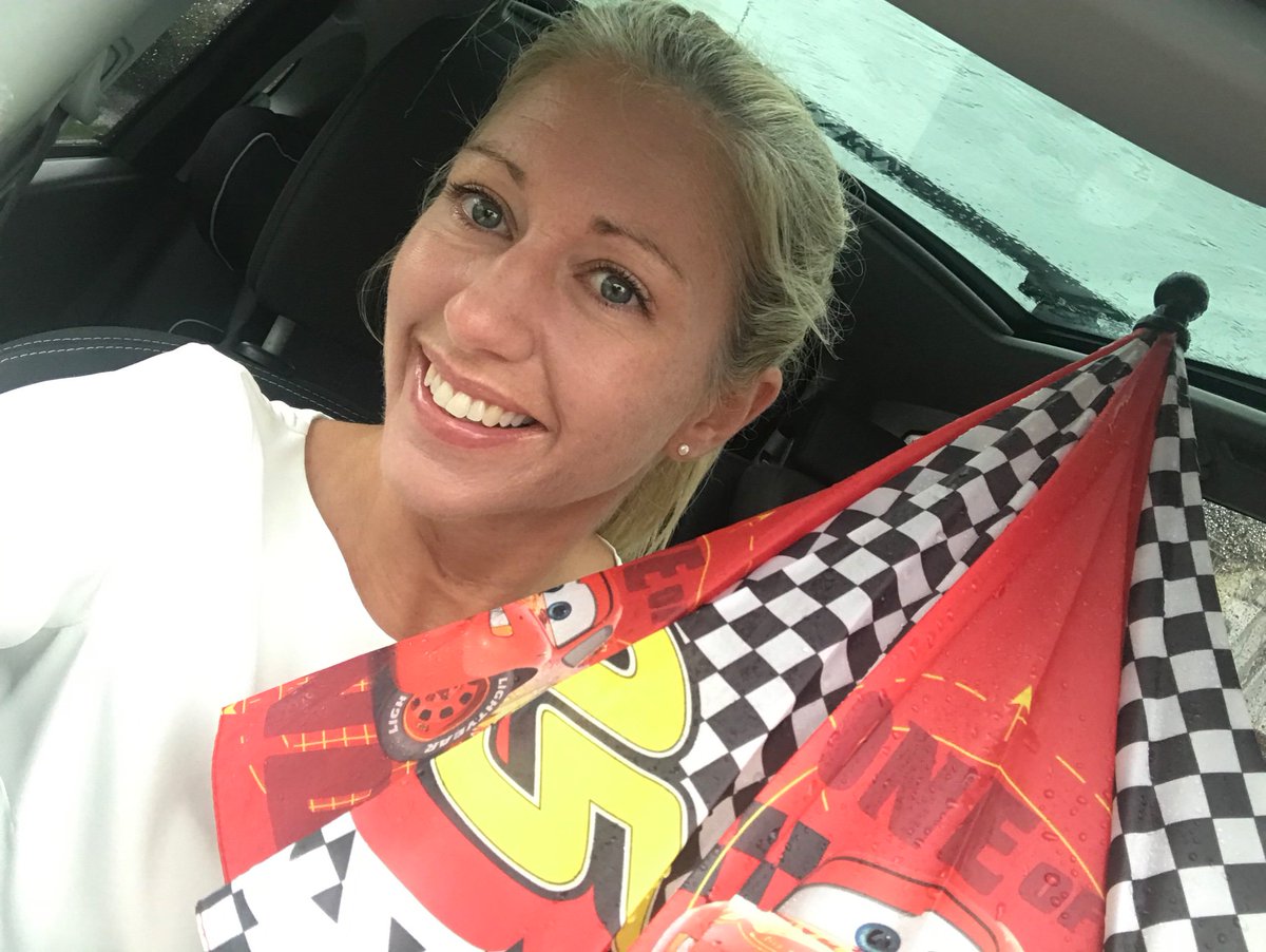 HarkinAndrea's tweet photo. When a Mum on the #schoolrun lends you her sons #lighteningMcQueen umbrella so you don’t turn up to your first meeting like a #drownedrat #workingparents #kidssorted #forgormyself #heavensopened #veryprofessional #winning 💁🏼‍♀️🤦🏼‍♀️☔️🌟 https://t.co/gM7rARzX1A