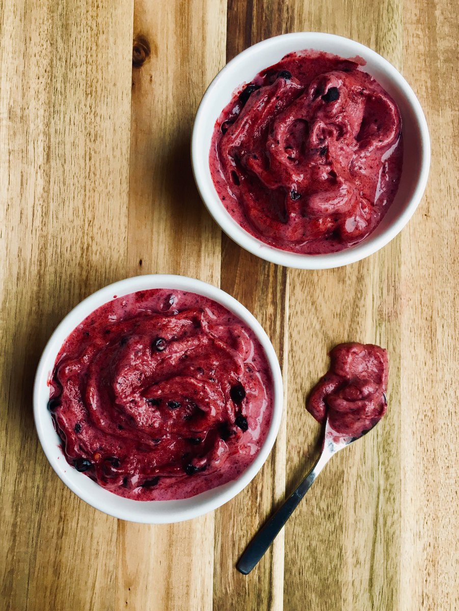 Denne uken har vi laget smoothie og «Nice cream» på matkurs. Frosne bananer, mango og blåbær kjørt i kjøkkenmaskin sammen med litt melk. Smaken minner veldig om iskrem/ softis! Oppskrift og bilde ligger i Dropbox til alle barn og foreldre 🤗 #5omdagen <a href="/frukt_no/">Opplysningskontoret for frukt og grønt (frukt.no)</a> <a href="/Helsedir/">Helsedirektoratet 🇸🇯 Directorate of Health</a> <a href="/Melk_no/">Melk.no</a>