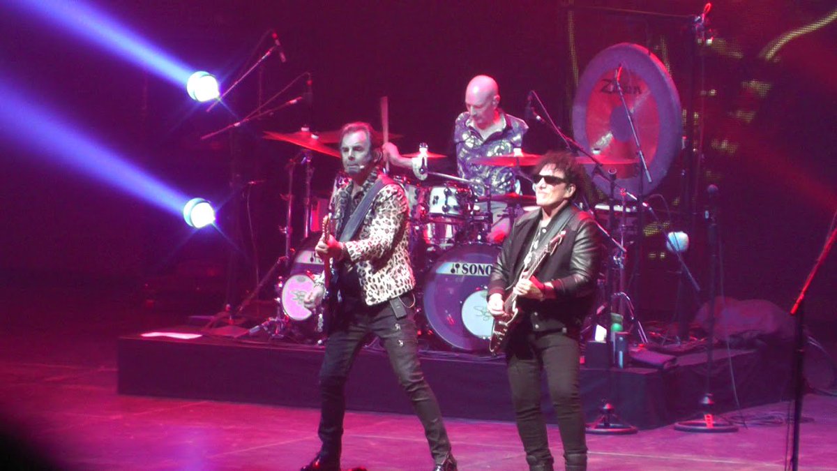 llangway's tweet photo. Tonights the night! @JourneyOfficial and @arnelpineda kick off the tour! Can't wait to see everyones concert pics! #excitement #AProcks #HappyFrontManFriday https://t.co/pGRzuXfh5P