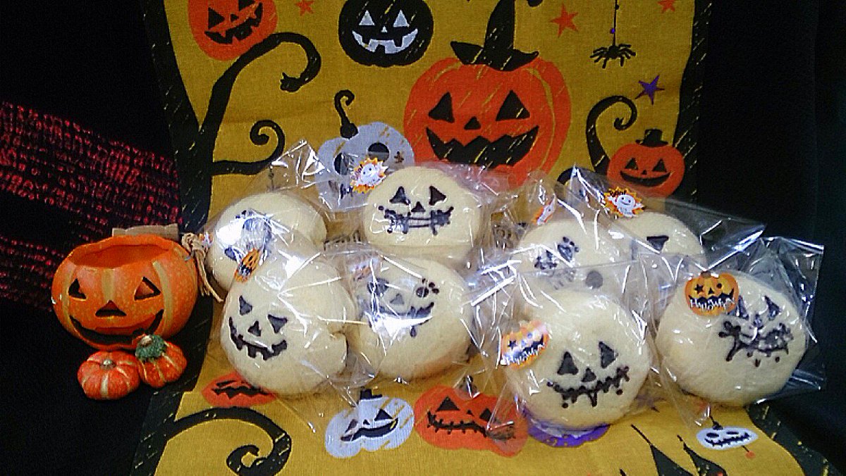 中川製パン所 今年もやります ハロウィン限定企画 O ゝ 新商品 ハッピーハロウィンクッキーは 250 税別 7個入 さどっ粉ハロウィンケーキは 170 税別 コケティッシュなかわいいお化け達でハッピーハロウィン 中川製パン ハロウィン お菓子