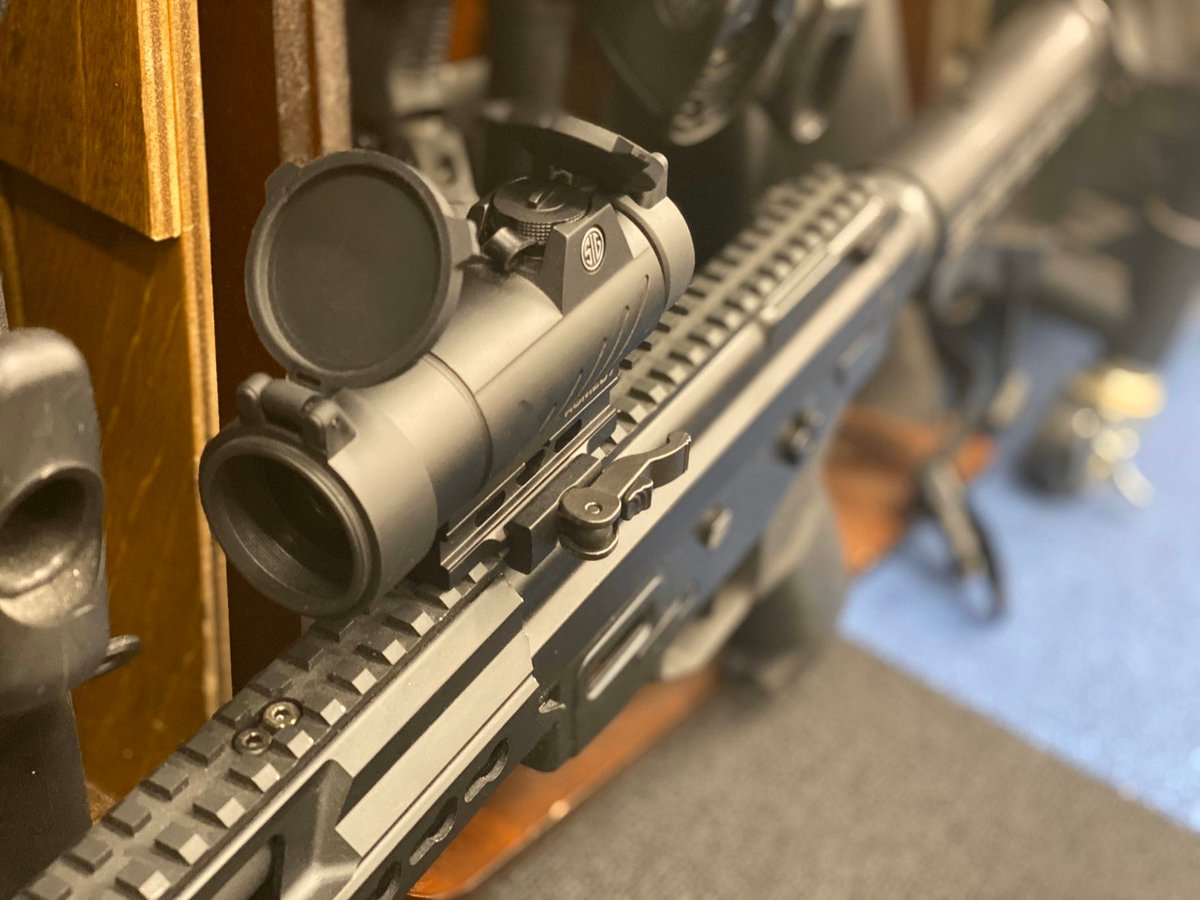 laylax_official's tweet photo. 営業部のきっしゃんです
SIG SAUER商品を既に手に取っていただきましたか?
今回はチューブタイプフルサイズドットのROMEO7を今流行の89式に搭載して見ました。
M4ベースにはもちろん、89式にもぴったりです。
#サバゲー #SIGSAUER #ROMEO7 #M4 #89式 https://t.co/NUsCmpUS40
