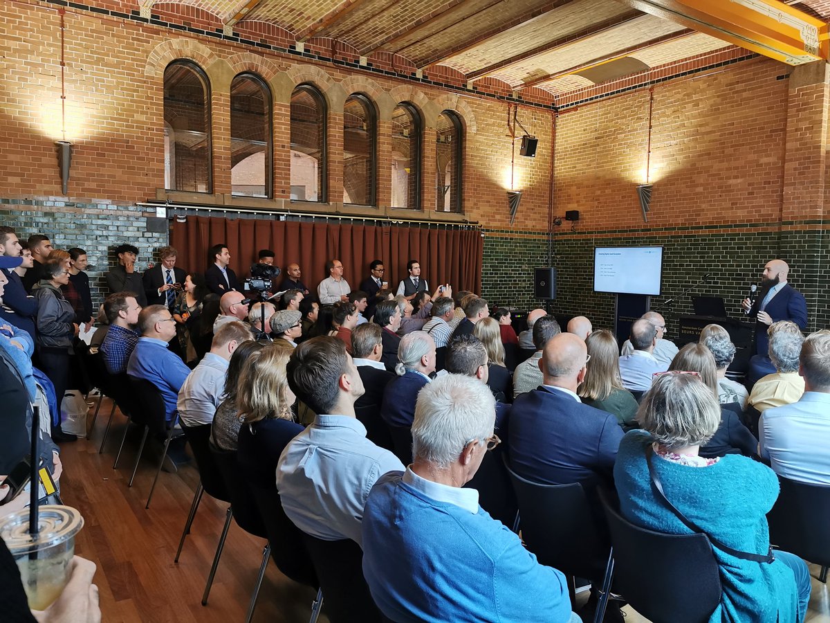 blockblanc's tweet photo. Full house for @cybercapital's #speedcourse with Managing Director @wilhelmtroth and CEO Gert Jochems!
Beautiful to discuss crypto in the oldest stock exchange in the world @Beleggersfair https://t.co/dUfnbZzSO5