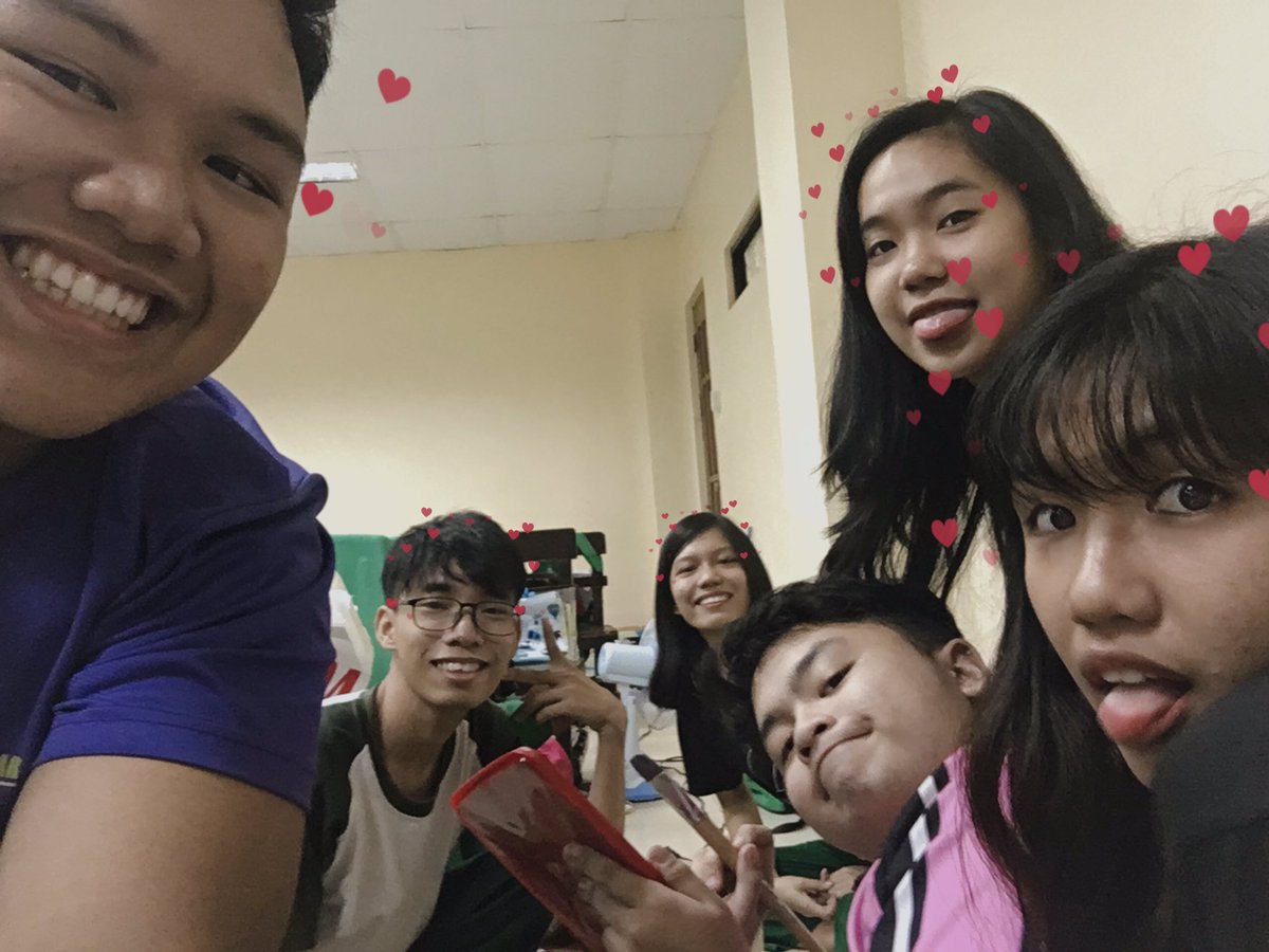giannagaviola's tweet photo. +@ronqln // wala lang, we cute! 🤗 #BENTEBENTE #PessimusGenus #ThrowBACK2BACK https://t.co/lPkL4mLXMR