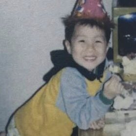 taecactus_'s tweet photo. สร้อยที่คอพี่โฮปใช่รูปนี้ปะหรือหนูคิดไปเอง https://t.co/7CYOjgSiLy