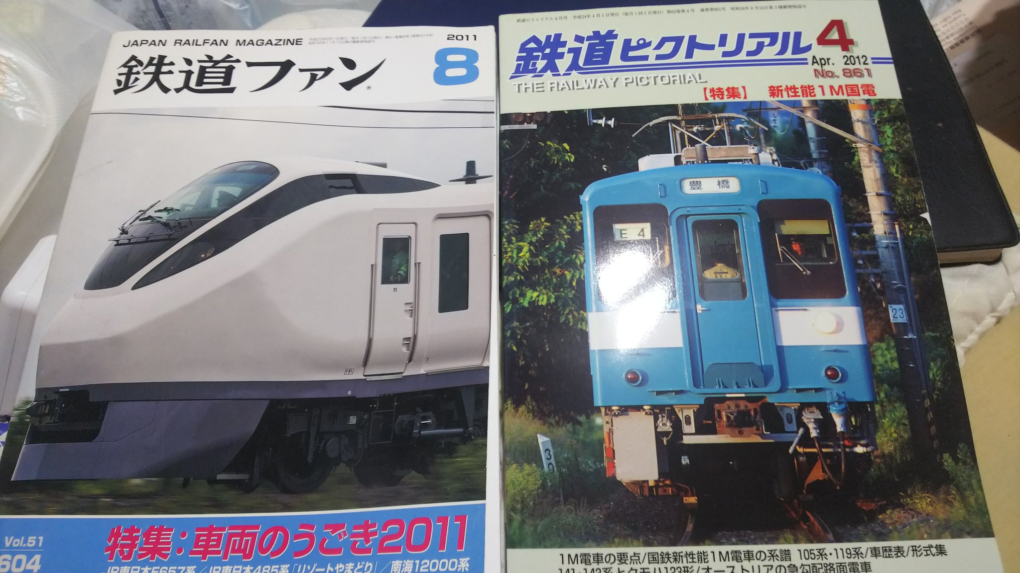 若林宏行 A Twitter 最新の鉄道ピクトリアルは 中央線の130年 ヘッドマークがあり 13年前の233系の投入の 頃の話がありました あの頃 デジカメはしりで まだ勝手がわからず とりあえずメモ帳がわり 浅田真央さんコマーシャルのオリンパス買おうか とか検討 洞爺湖