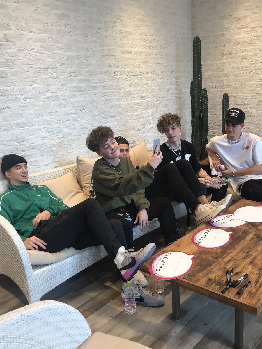sr495dFa7WCcgca's tweet photo. #3YearsofWDW
♡♡Thank u♡♡ https://t.co/oUtoiAU8LU