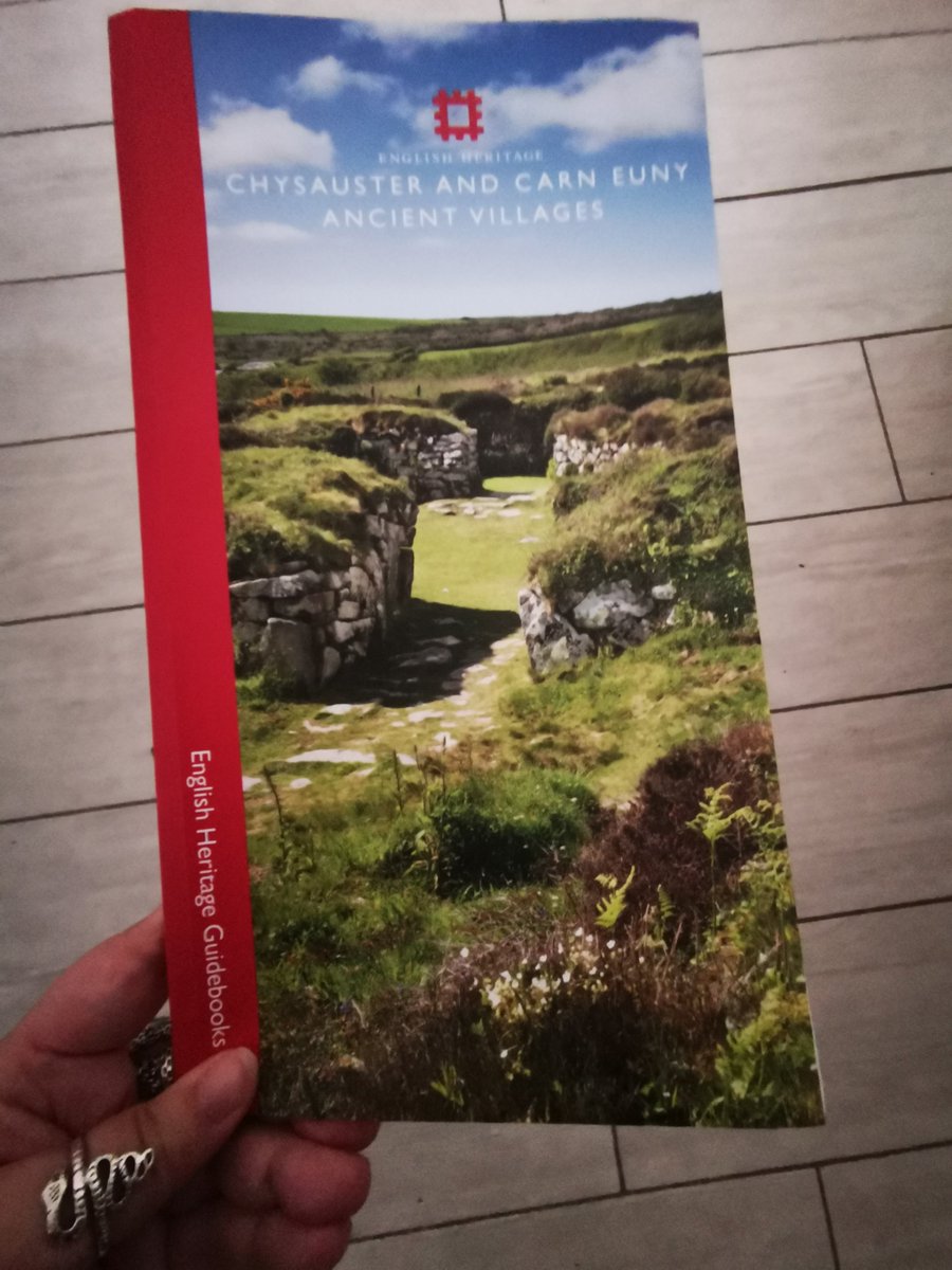 KarenAverby's tweet photo. Enjoyable jaunt to @EnglishHeritage fascinating #Chysauster Ancient Village, #Cornwall A Romano-British 'street' of courtyard houses, including a semi-detached pair! Built on an earlier terraced ag landscape. Excellent guidebook which I realised was authored by @SueGreaney 😊 https://t.co/xnRGxFhzcR