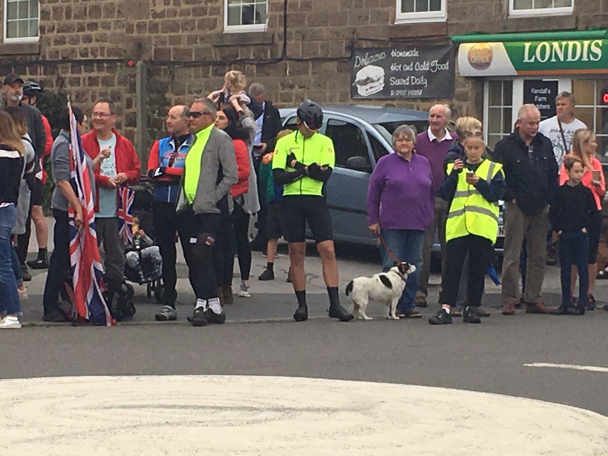 EmilyKerrITV's tweet image. The crowds are out in #Spofforth ready to cheer on the riders in @Yorkshire2019 Nice to see lots of doggy supporters too! @itvcalendar