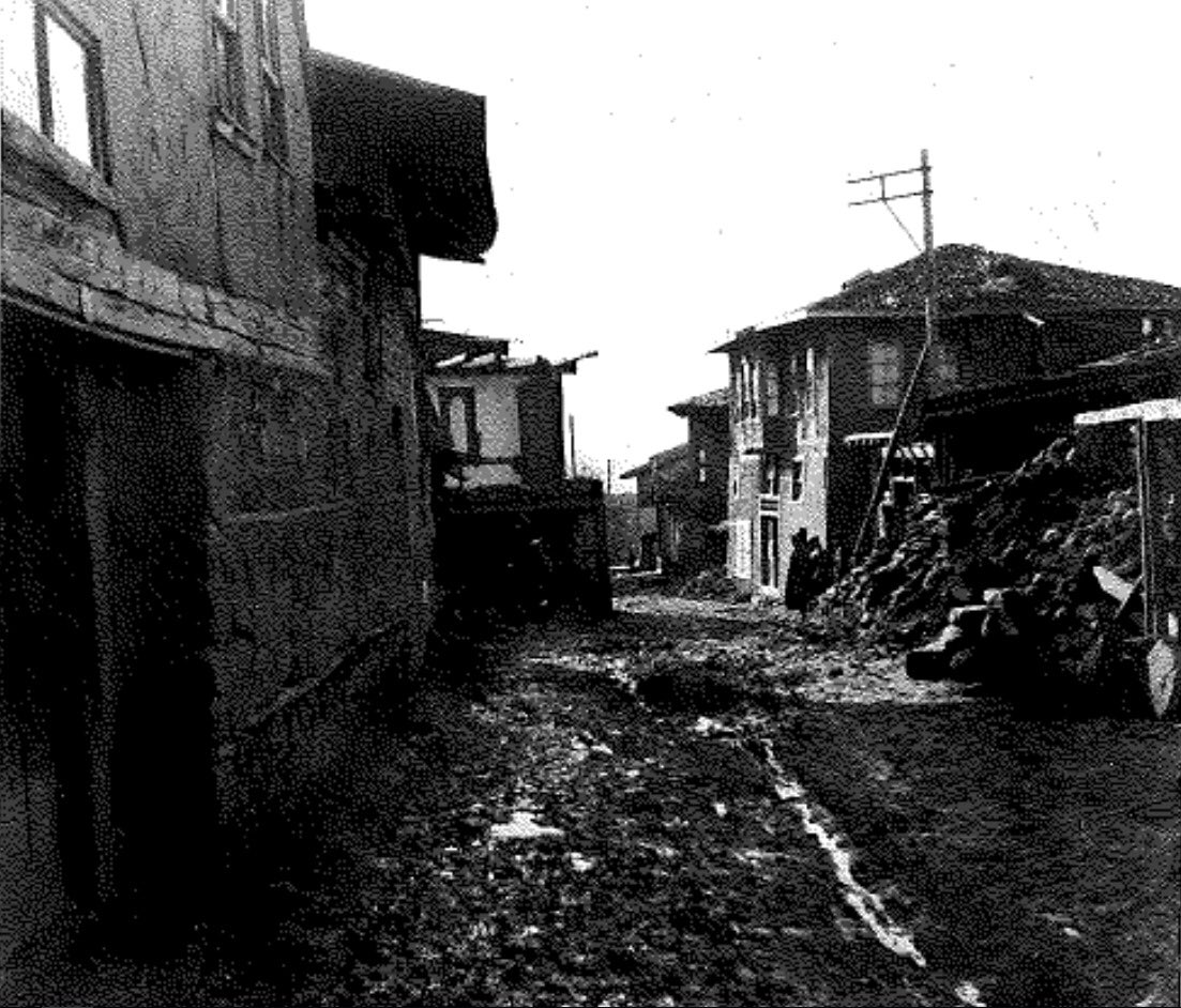 Geredeliyizbiz's tweet photo. 1 Şubat 1944 Yılında Sabah Saat 05:21'de Meydana Gelen Richter Ölçeğine Göre 7.4 Şiddetindeki Gerede Depremi Üzerinden Tam 75 Yıl Geçti
İstanbul Depremi 75 Yıldır Uyuyan Bu Devi Hatırlattı Bizlere, Rabbim Korusun... #gerede #deprem #bolu https://t.co/LEXh6NIl1S