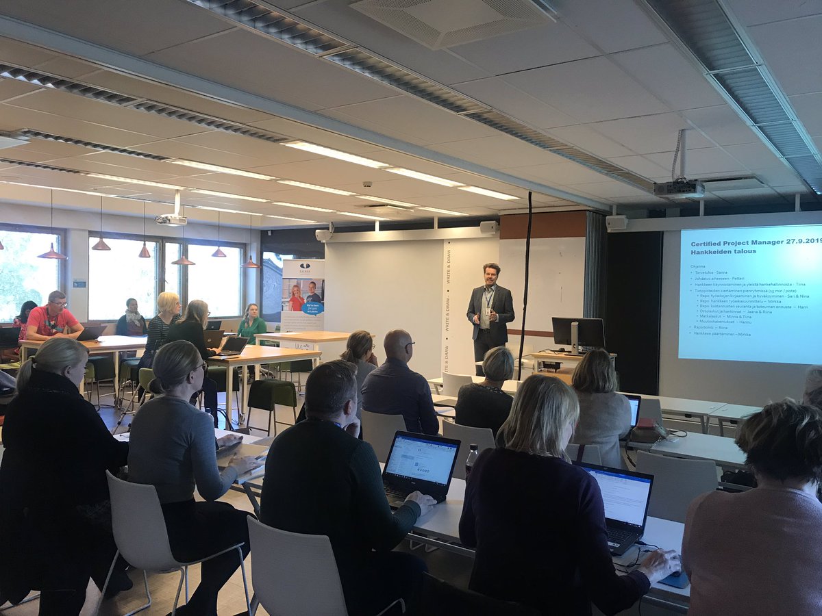 SannaJu's tweet image. Mikä saa @laureauas  luokan täyteen perjantai-iltapäivänä? #CertifiedProjectManager koulutus &amp;amp; @PMussalo @TiinaHaapanen @MPiril @nk_jokinen ja muu #hankepalvelutiimi 😍