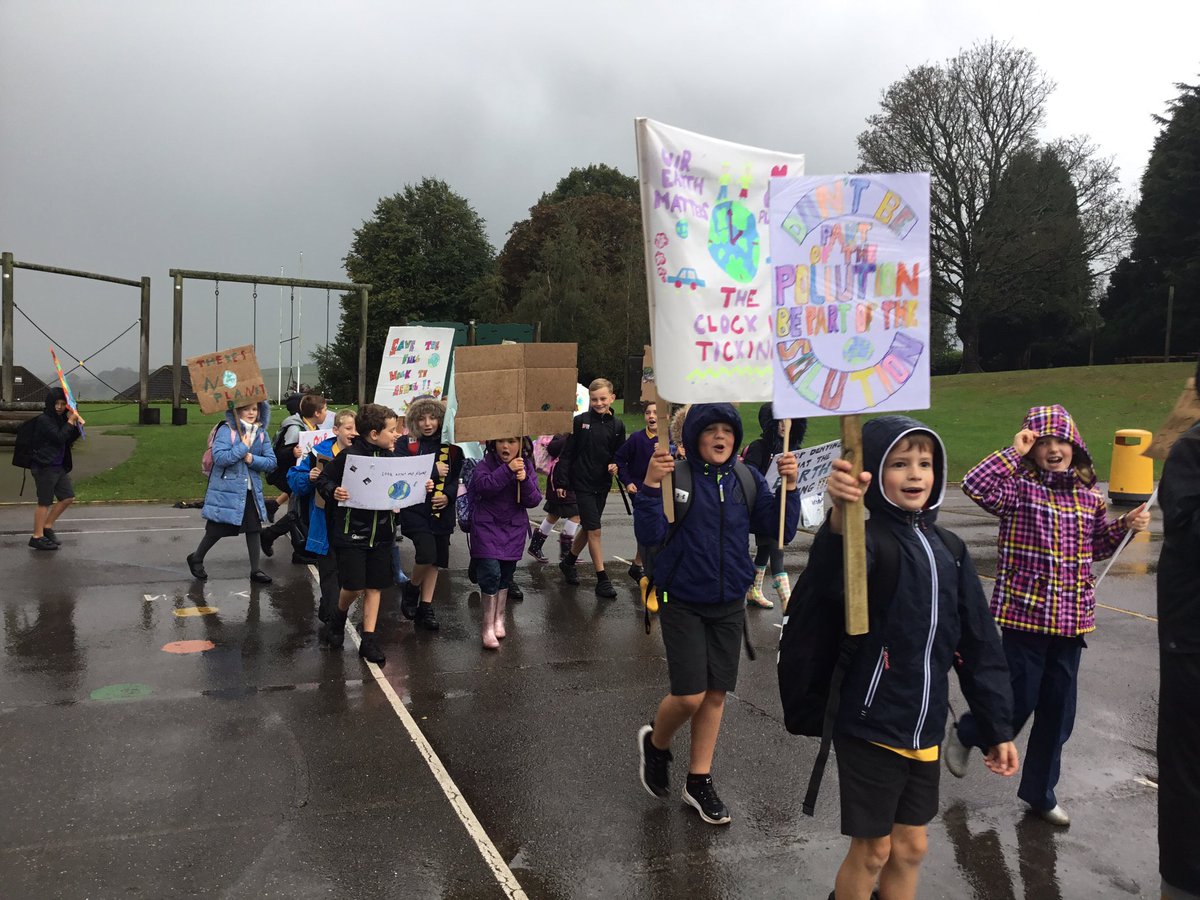 GlasllwchP's tweet photo. Year 4 are striking for the environment today 🌎🌎🌎#FridaysForFuture #ClimateStrike @GretaThunberg https://t.co/MyhtS5YZrv