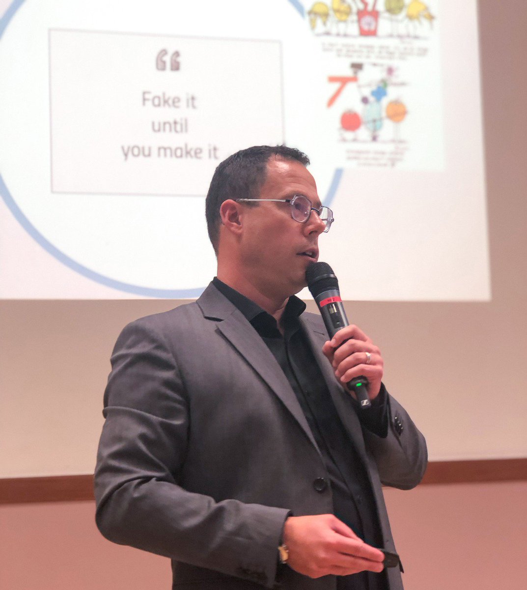 PrunierYves's tweet image. Hier soir, j’ai eu le plaisir d’animer ma conf&apos; sur les #4ClésDuDésir ! 
Obj : dévoiler des clés pour une pratique différente du #Marketing #Commercial #Management #Formation
Le retour ? Une salle pleine à @sablesursarthe et un public dynamique et hyper réceptif. Bonheur ! 😁