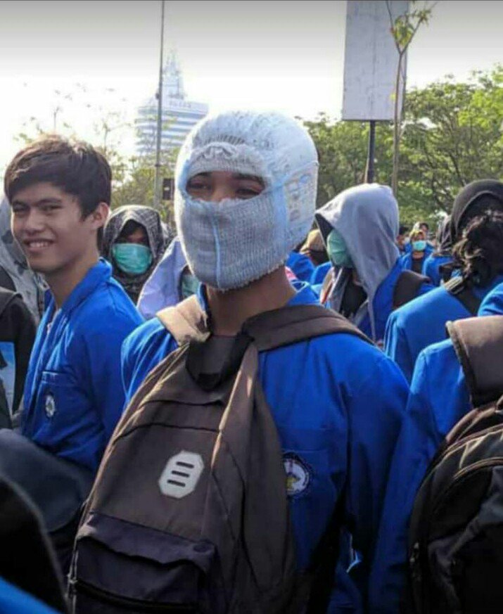 intaninurarea's tweet photo. Nutupin muka pas demo pake:
Hoodie ✖
Scarf ✖
Masker ✖
Pampers ✔ https://t.co/ZlRy4wG5DE