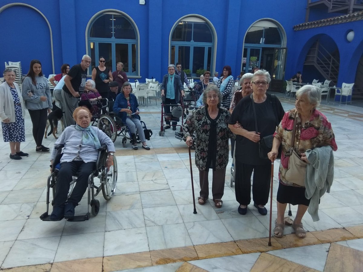 AjuntamentPLF's tweet photo. La setmana de la Gent Gran avança amb les sortides!
🔸 Amb el Servei Respir aquest matí hem visitat el @teatrepalafolls, després de la reobertura
🔸 I amb el Casal d'Avis hem fet una caminada fins @ajmalgrat per esmorzar al Parc de Francesc Macià
#Palafolls #GentGran #ViuPLF https://t.co/UpeuLnqcc7