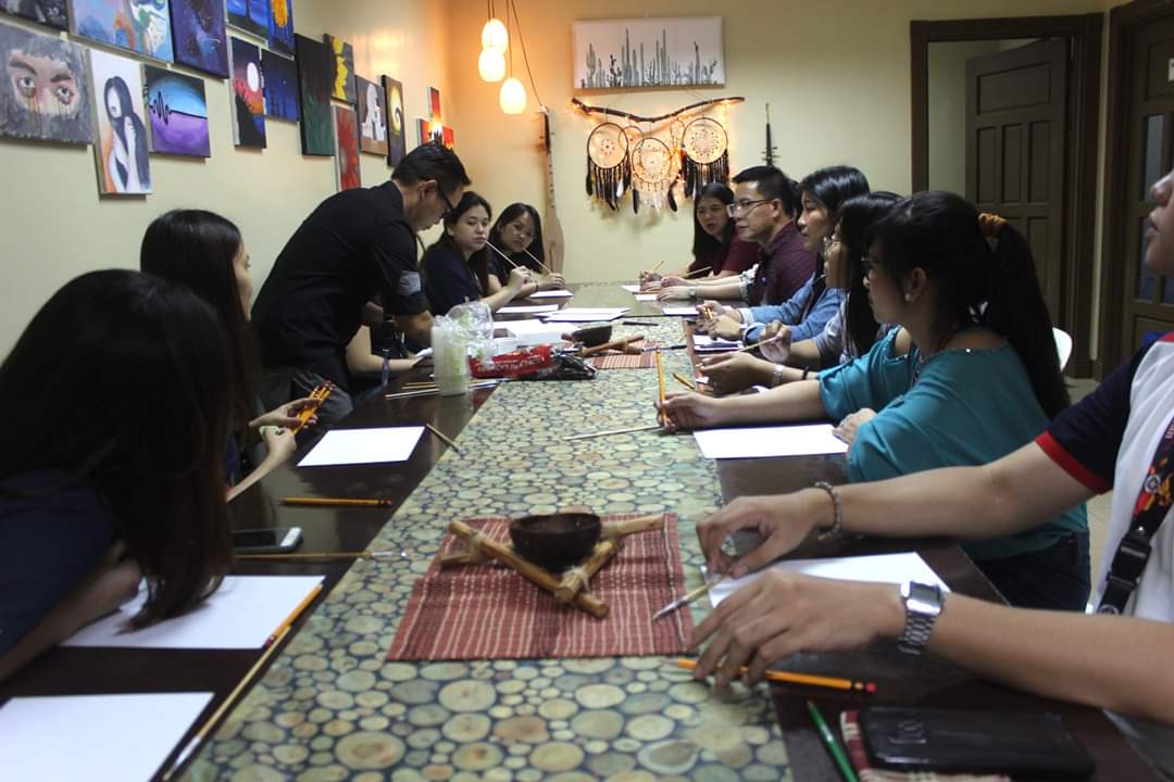 LetranBataan's tweet photo. Gender and Development Program's painting session kicked off at 4:15PM today, facilitated by Mr. Francis Mascardo.
#OneforWomen #DEARSessionWeek3 https://t.co/keZWhhYBcL