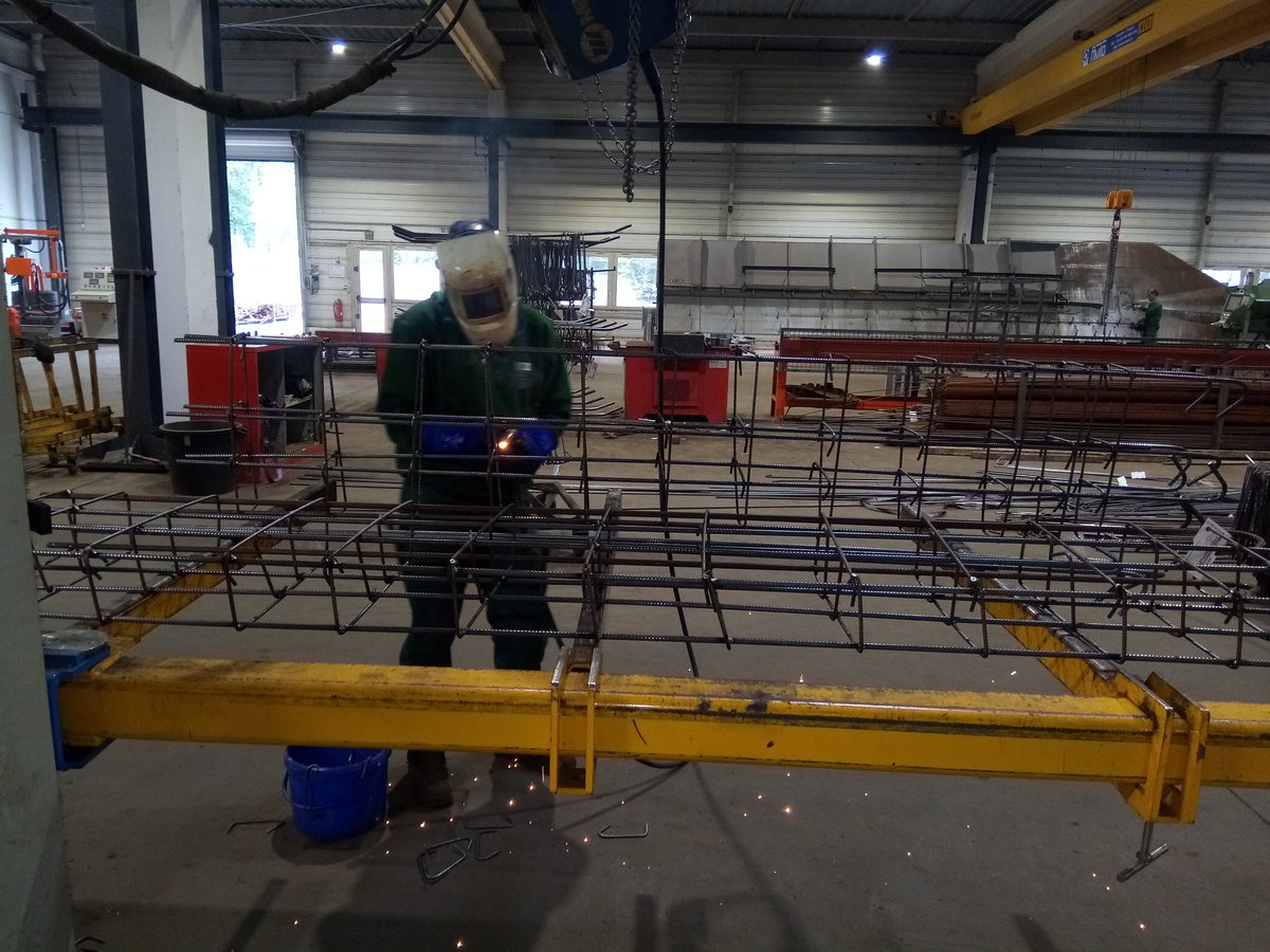 Mic_Chevalier's tweet photo. Le groupe Le Feunteun  inaugure Le Feunteun Armatures son nouveau site industriel à Malville. #AvecPoleemploi, peintres, sableurs, assembleurs armatures métalliques et ouvriers en préfabriqués béton  pour une chaîne de fabrication autonome.#PoleemploiPDL #poleemploiTrignac https://t.co/LEhBlKnl1x