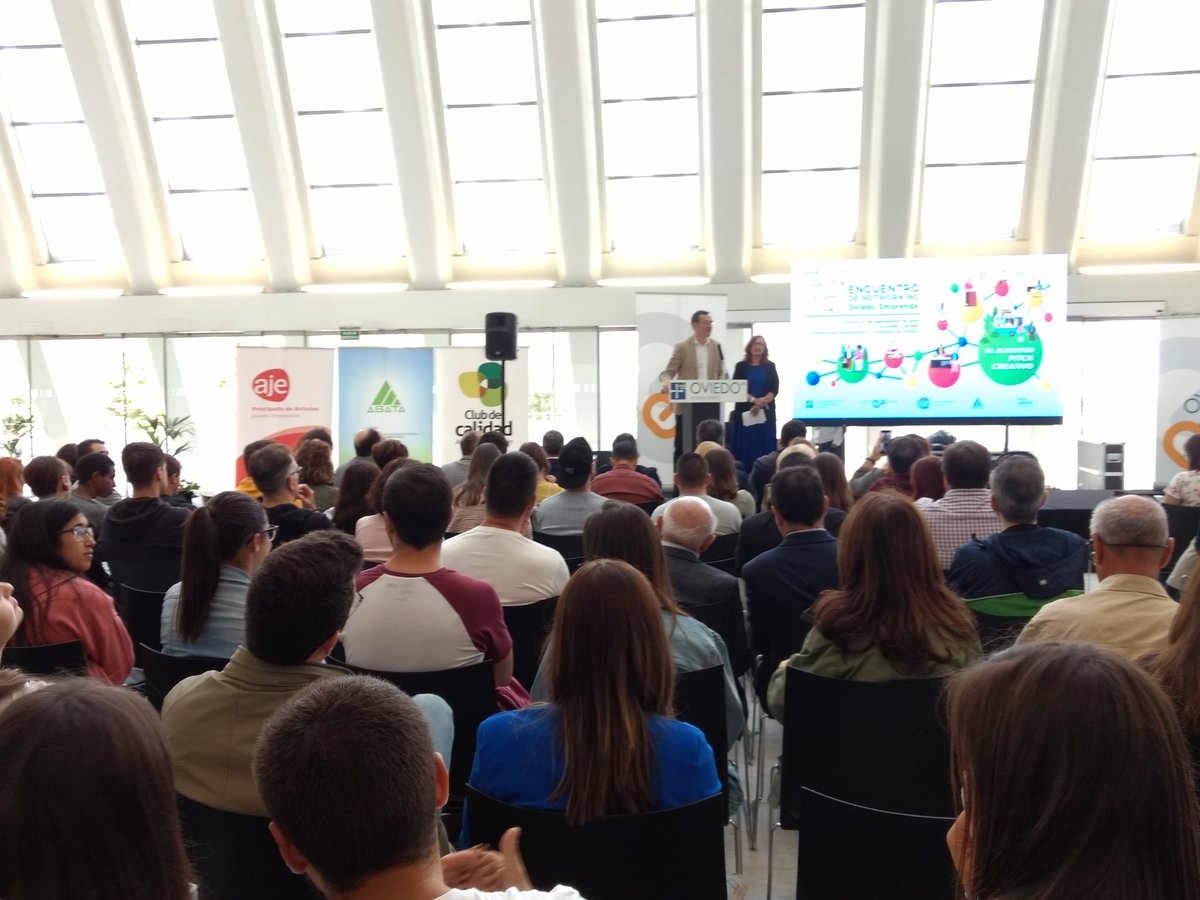 OviedoEmprende's tweet photo. Interviene Javier Cuesta, concejal de Economía del @aytoviedo en el acto de apertura del V Encuentro de Networking de #OVDEmprende. A continuación, conferencia de @mariamunozroca abierta al público para llevar a cabo un #ElevatorPitch creativo. ¡Seguimos!
#NetWorkOVD https://t.co/HPIny3alcm