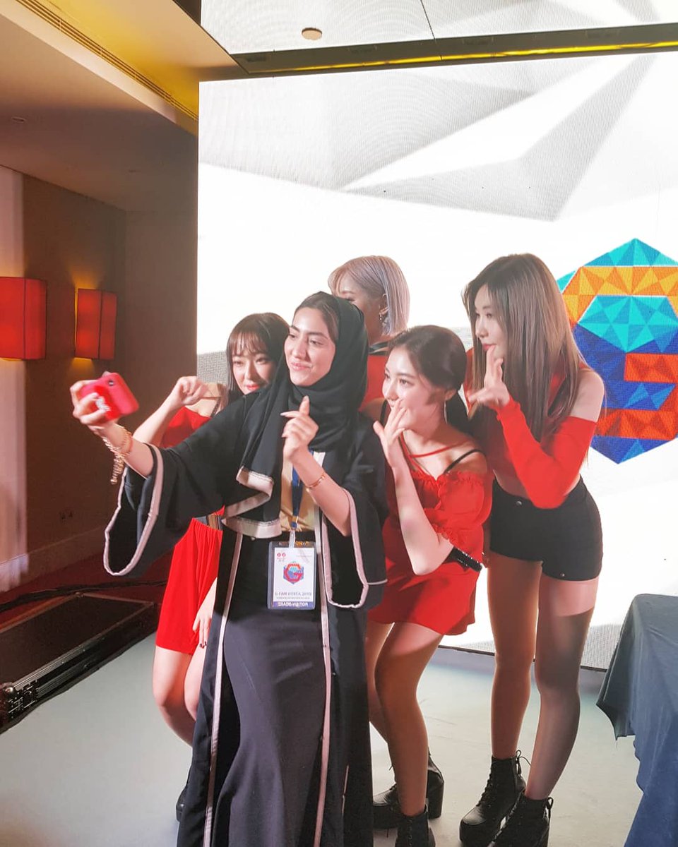 FLASHE_05's tweet photo. Flashe in Dubai❤
Thank you for dubai~ bye bye~👋🏻see you❤
Bye Bye Dubai✈❤
.
#플래쉬 #나래 #세령 #예린 #수진 #잠옷 #아리랑tv #두바이 #두바이진출 #해외초청 #두근두근 #kpop #girlgroup #flashe #dubai #cheerup_flashe #daily #byebyedubai #쇼케이스 #gfair #arirangtv #ilovedubai https://t.co/CcAp7SQY3J