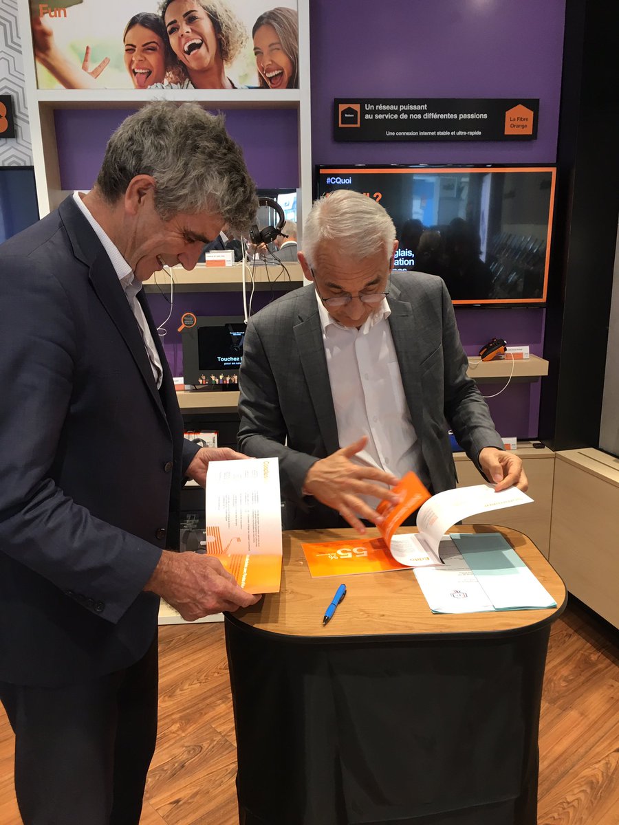 Jacques_Broyer's tweet photo. Signature de la convention de partenariat avec l’association des maires de Lot et Garonne ce matin à la boutique Orange à AGEN pour valoriser nos actions numériques au services des mairies du département. https://t.co/XkWjLXAKyv
