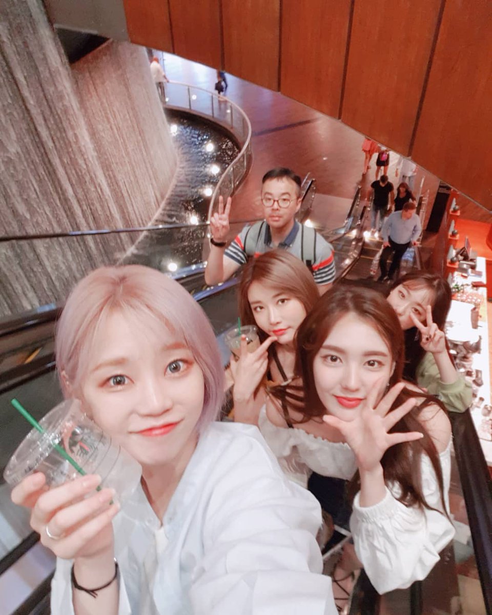 FLASHE_05's tweet photo. Flashe in Dubai❤
Thank you for dubai~ bye bye~👋🏻see you❤
Bye Bye Dubai✈❤
.
#플래쉬 #나래 #세령 #예린 #수진 #잠옷 #아리랑tv #두바이 #두바이진출 #해외초청 #두근두근 #kpop #girlgroup #flashe #dubai #cheerup_flashe #daily #byebyedubai #쇼케이스 #gfair #arirangtv #ilovedubai https://t.co/CcAp7SQY3J