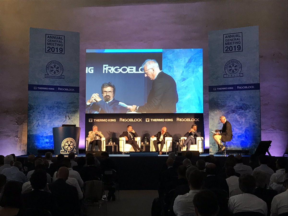 TransfrigoIT's tweet photo. Assemblea @Transfrigoroute: si è appena concluso il primo panel su #ecommerce e #urbandistribution del #trasporto e della #logistica a #temperaturacontrollata #coldchain #transfrigoroute #tiagm2019 #napoli https://t.co/0xtN9BFozd
