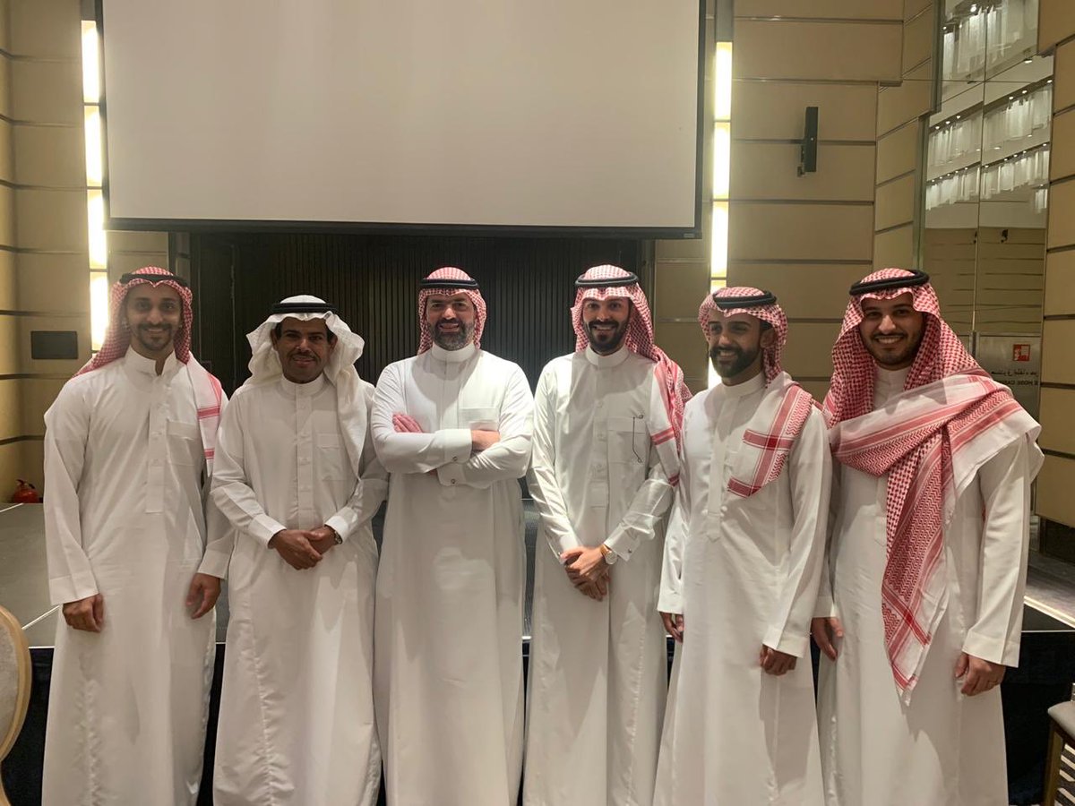 صورة تجمعني مع أبنائي وتلاميذي د.نايف العامر ود.عبدالعزيز الخريجي ود. احمد البهكلي ود.بندر السبيعي الذين اتمو متطلبات برنامج الزمالة السعودي لجراحة العظام مع مدير البرنامج الأخ الغالي د. عرفان عرفة.فخوريين جدا بهم ونراهن بعد الله عليهم في إكمال مسيرة التميز .الله يوفقهم وينفع بهم