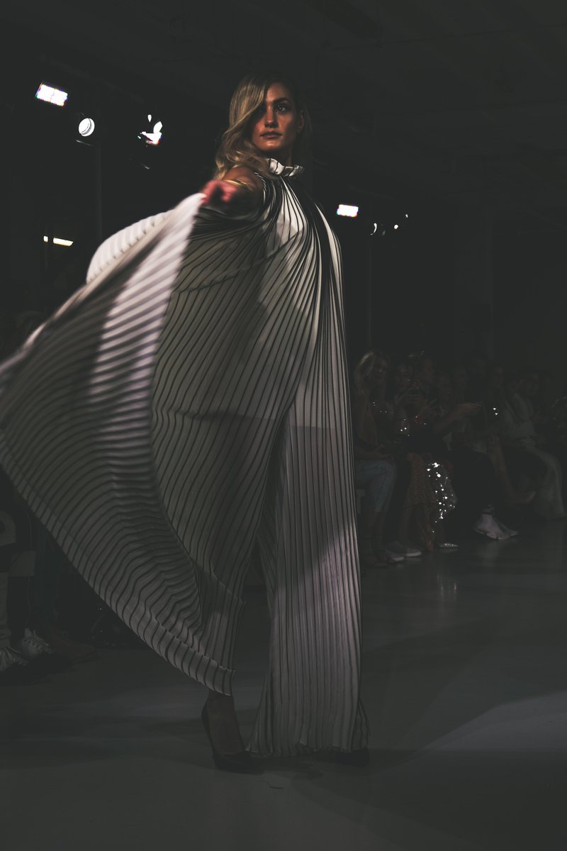 broke_magazine's tweet photo. @RohmirOR | SS20

Rohmir debuted its elegant and travel-ready SS20 collection ‘Voyage’, with light wear fabrics streamlining the female figure to flow ethereally around her.

See more: https://t.co/emV34Kdd9B

#rohmir #ss20 #fashionweek #lfw #modele #modelemagazine #magazine https://t.co/p8Y51tutcA