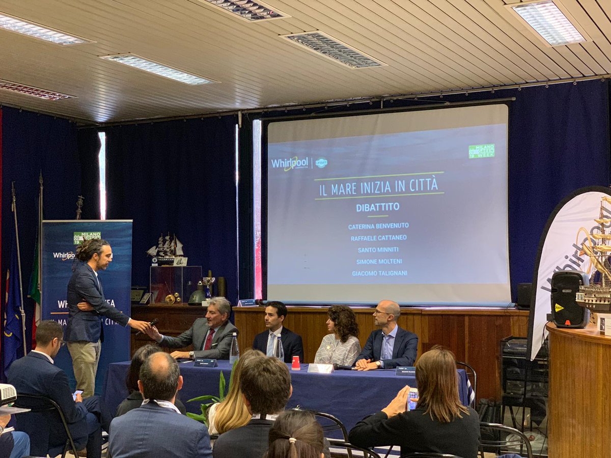 WhirlpoolCorp's tweet photo. Journalist @JackTall introduces and moderates the roundtable, we are discussing the actual situation of #plasticpollution, as well as actual and future projects to tackle this emerging issue. #IlMareIniziaInCittà #MilanoGreenWeek #LifegatePlasticless https://t.co/zk6em4BWWn