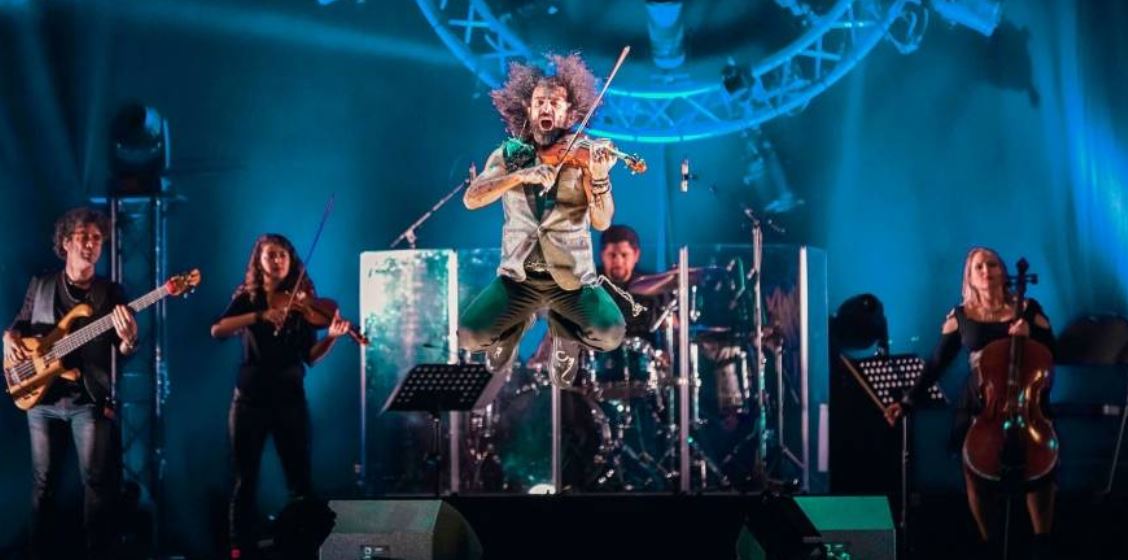 SPENDINandorra's tweet photo. El prestigioso y popular violinista @AraMalikian abrirá el certamen del festival musical de Ordino Classic el jueves 10 de octubre con la presentación de su último trabajo discográfico, Royal Garage: https://t.co/vu5pVfsYyj https://t.co/Jq6xaTStvO
