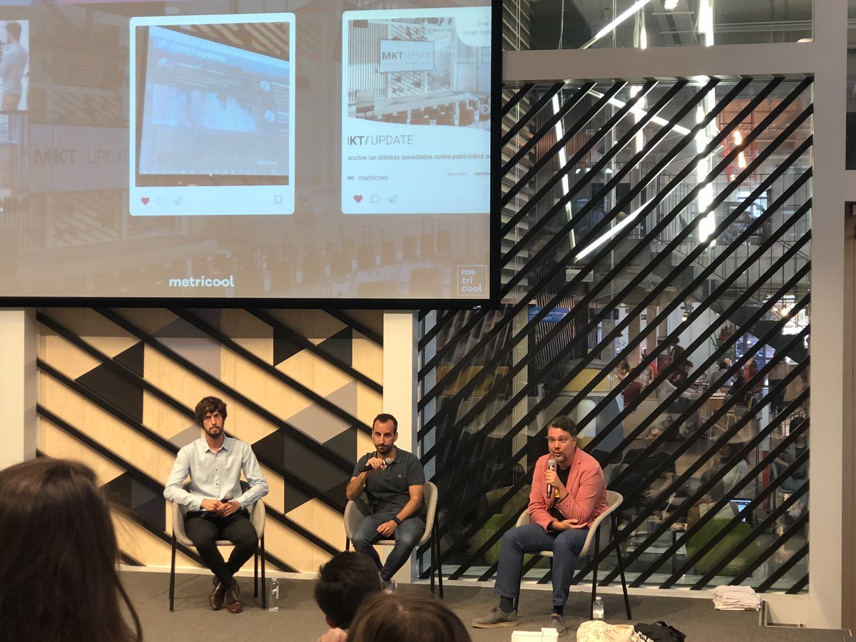 v7nika's tweet photo. ⁉️📲 Muchas preguntas en la mesa redonda sobre la publicidad en #WhatsApp. 
🔎 ¿Hasta qué punto se viola la privacidad si te lo comparte alguien de confianza? 
¿Cuál es el nivel de intrusismo?
#mktupdate @Metricool_es @SocialPubli_es @ONiAd_publi https://t.co/QrVYvECOR6