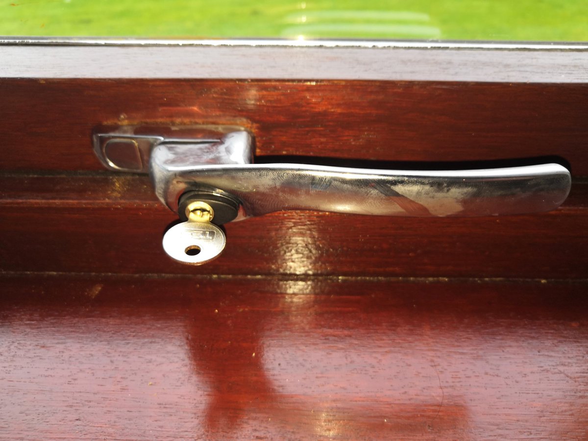 bonnyrigglocks's tweet image. Nice job to supply and fit 22 chrome locking window handles in Bonnyrigg today.
#bestbonnyrigglocksmith
#windowhandles
#windowlocks
#pentlandlocksmiths