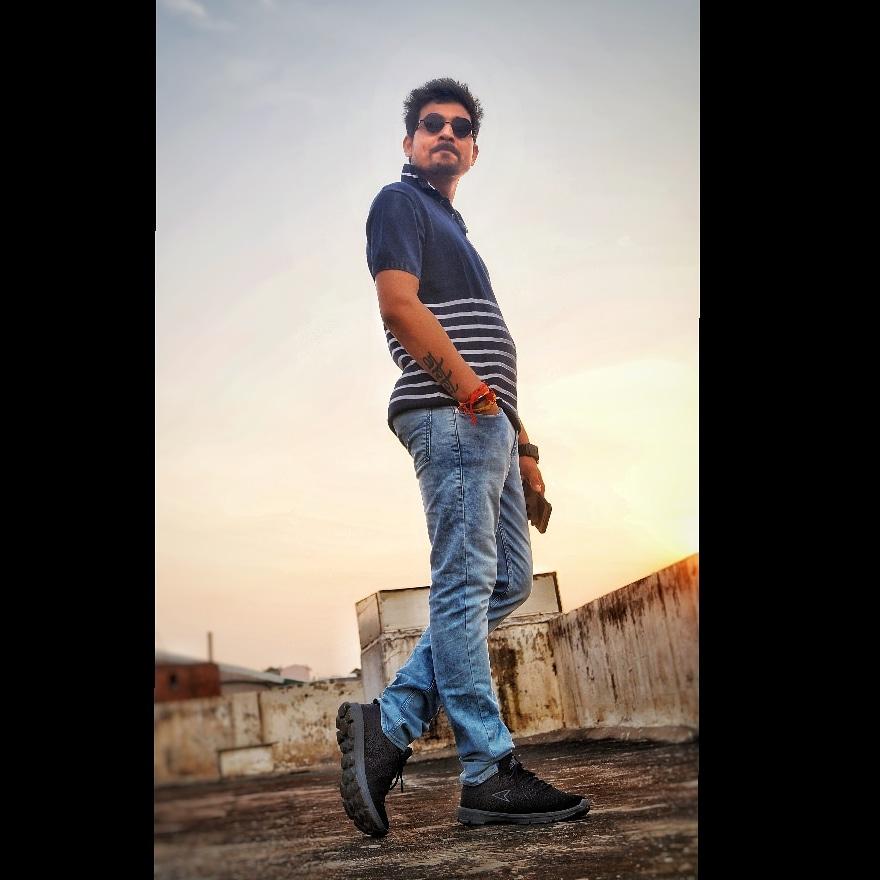 A men’s casual wear is best option to develop and express snazzy and jaunty look. Whether you prefer something sleek or rugged, upscale or down-to-earth, men's casual wear is to dress in what feels most comfortable to you. 
T-shirt - @johnmillerworkwear 
Jeans - <a href="/flyingmachine80/">Flying Machine</a>