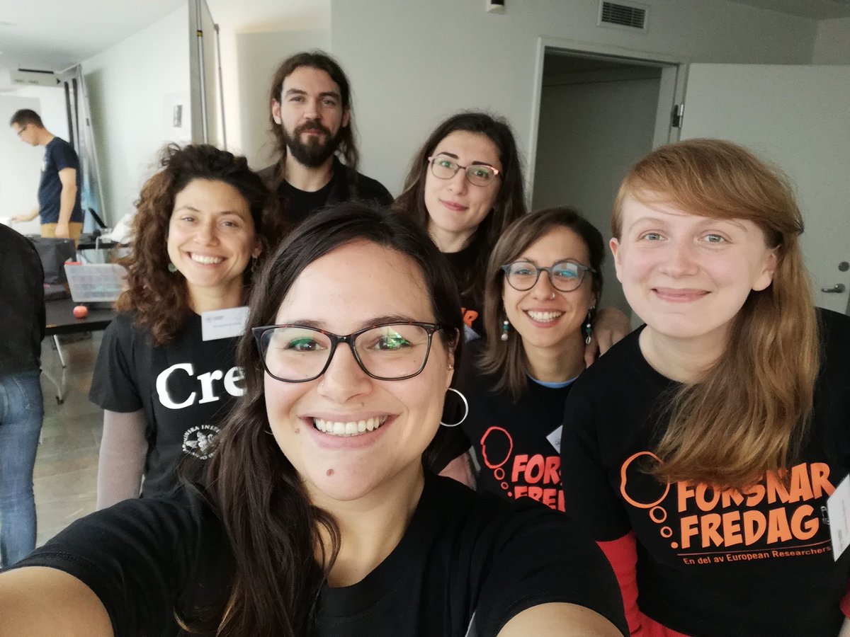 Team <a href="/BrainSelf/">Brain, Body, and Self Lab</a> at the #EuropeanResearchersNight 2019! Ready to play around with your sense of body ownership 🙌 <a href="/nikaradziun/">Dominika Radziun</a> <a href="/coppi_sara/">Sara Coppi</a> <a href="/VictoriaTrifon3/">Victoria Trifonova</a> @kkilteni_neuro @