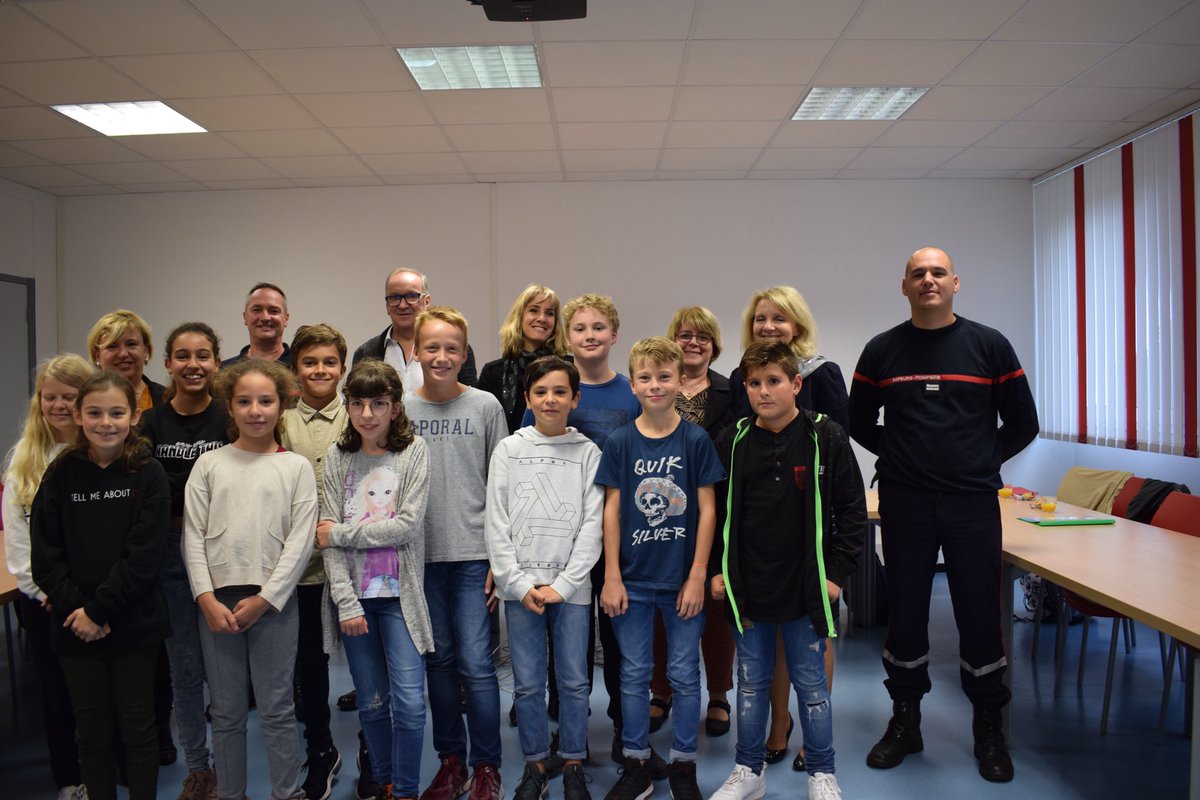 SDIS57's tweet photo. Ouverture de la 38e classe de cadets de la @SecCivileFrance de @MoselleCD57 au collège La Grande Saule de Falck et remise de diplômes à la classe du collège Paul Verlaine de Maizières-les-Metz. https://t.co/n1Z6RROknf