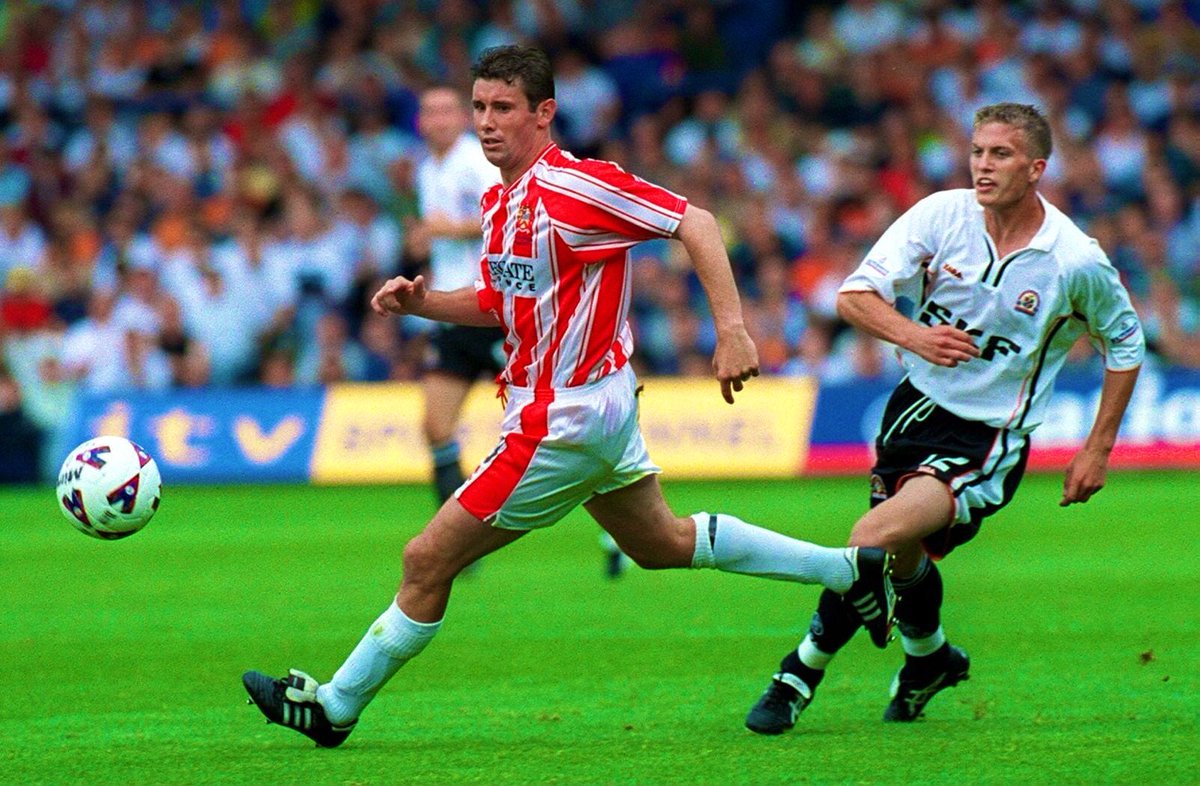 CTFCFPA's tweet photo. ABOUT OUR GUESTS: Steve Jones joined Cheltenham as a winger, but found his calling in the Cheltenham defence. 

He enjoyed two spells with the Robins playing with the club in the Southern League and then returning to @CTFCofficial in 2001, playing in League One.

🔴⚪️ #CTFCFPA https://t.co/PeceqkJKGg