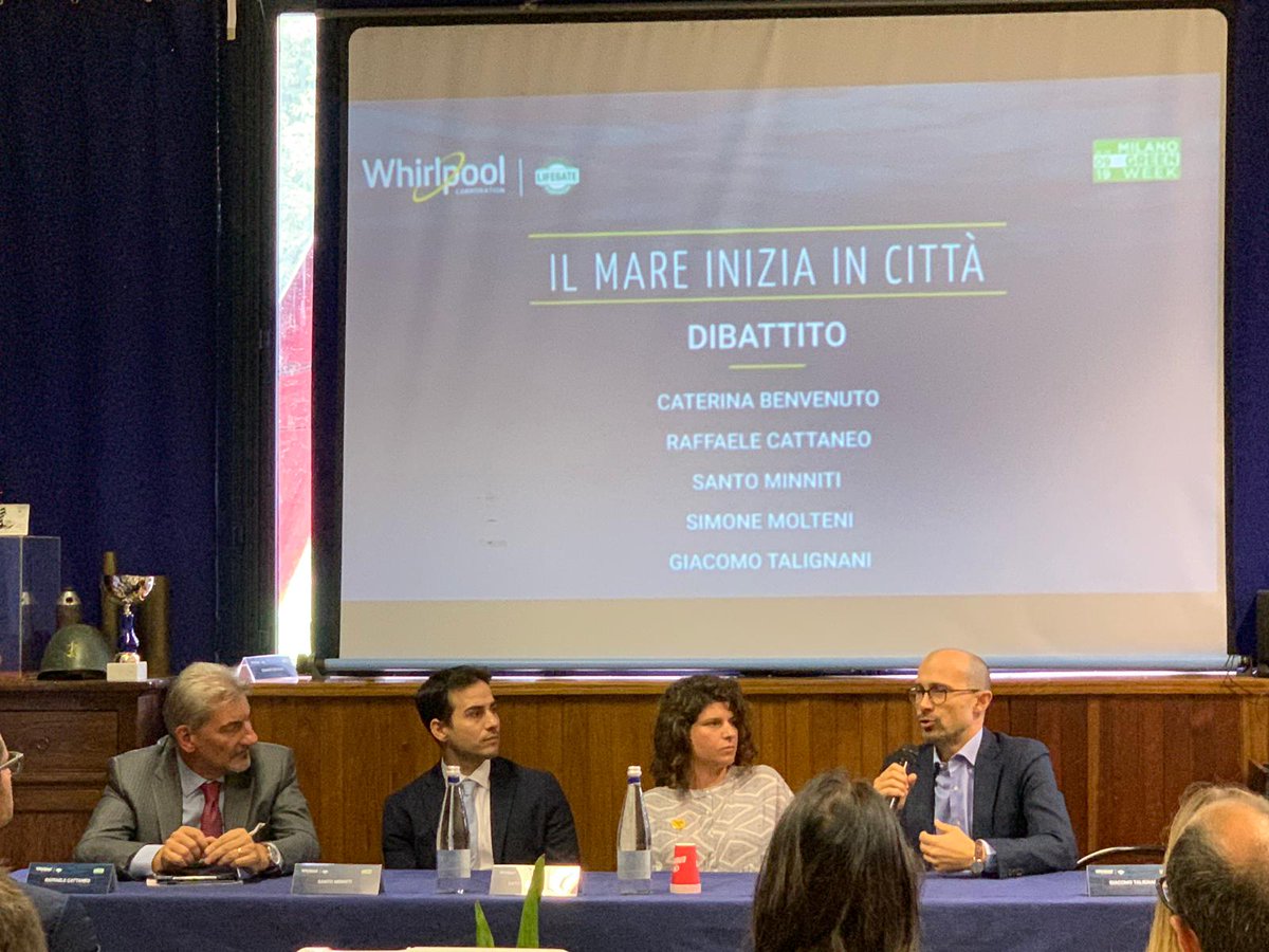 WhirlpoolCorp's tweet photo. "Cities contribute to the health of the seas, for this reason we are happy to activate #Seabins in #Milan's #Darsena” - @molteni_simone shares how #LifegatePlasticless contributes in raising awareness among citizens #IlMareIniziaInCittà #MilanoGreenWeek https://t.co/PsPXY1MTbK