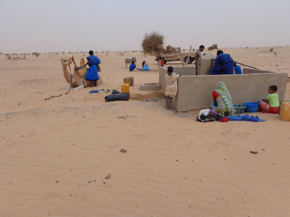 progKEY's tweet photo. À #Taoudénit, afin de permettre un accès plus facile à l’eau de boisson et pour l'abreuvement des cheptels, le consortium #ALBARKA (@AVSF_ONG, @icd_mali, #ADESAH et @VSFint) appui les communautés à travers la réalisation de forages solaires.
#progKEY @europeaid @MimicaEU https://t.co/rn29Kij0uD