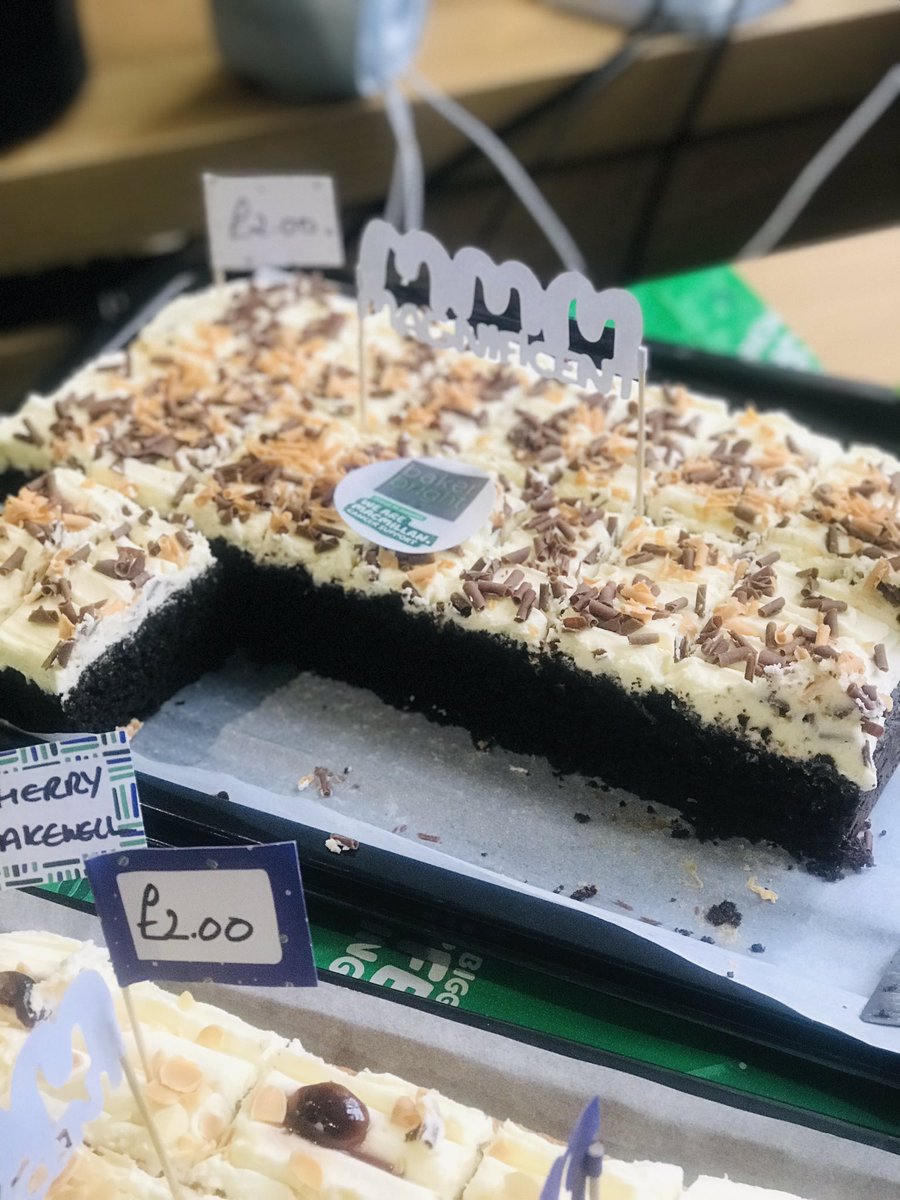 BanwaitRosy's tweet photo. Great Macmillan Coffee Morning with @clairebaker161 @bakerbrightrecruitment - cherry bakewell, chocolate and salted caramel and vanilla cupcakes. #macmillancoffeemorning #localbusinessesworkingtogether #womenhelpingwomen #smallbusinessowners @BakerBright_Kim https://t.co/pMcirZ8EVl