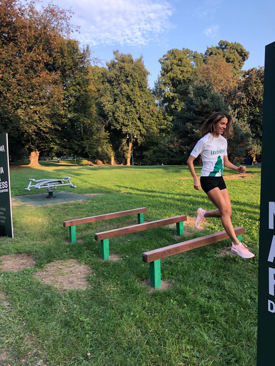 ComuneMI's tweet photo. Buone notizie per gli sportivi: al Parco Sempione c'è un nuovo percorso fitness realizzato da Levissima e inaugurato per la #greenweek con l’equivalente delle bottiglie - circa 7 tonnellate tra plastica e lattine - raccolte durante la scorsa edizione di Milano Marathon. https://t.co/psAHPDSmPA
