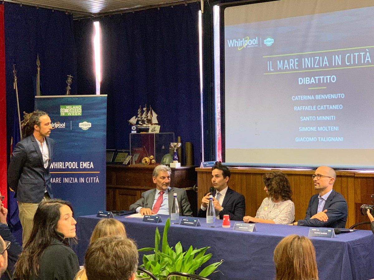 WhirlpoolCorp's tweet photo. President of @ComuneMi's Municipality 6, @SantoMinniti84, suggests how #Milan, its citizens and public stakeholders can play a role in raising awareness on sustainable practices to protect #environment and our #planet. #IlMareIniziaInCittà #MilanoGreenWeek #LifegatePlasticless https://t.co/lSELvnsBL1
