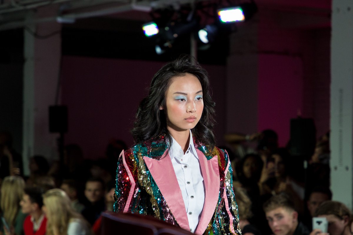 broke_magazine's tweet photo. @malanbretonINTL | SS20

Channeling Saturday Night Fever and disco-mania traditionalism was Malan Breton's label when closing day one at @FashionScout

See more: https://t.co/XTDHElIcNb

#malanbreton #ss20 #fashionscout #londonfashionweek #fashionweek #lfw #modele #modelemagazine https://t.co/LqHrrUvzRI