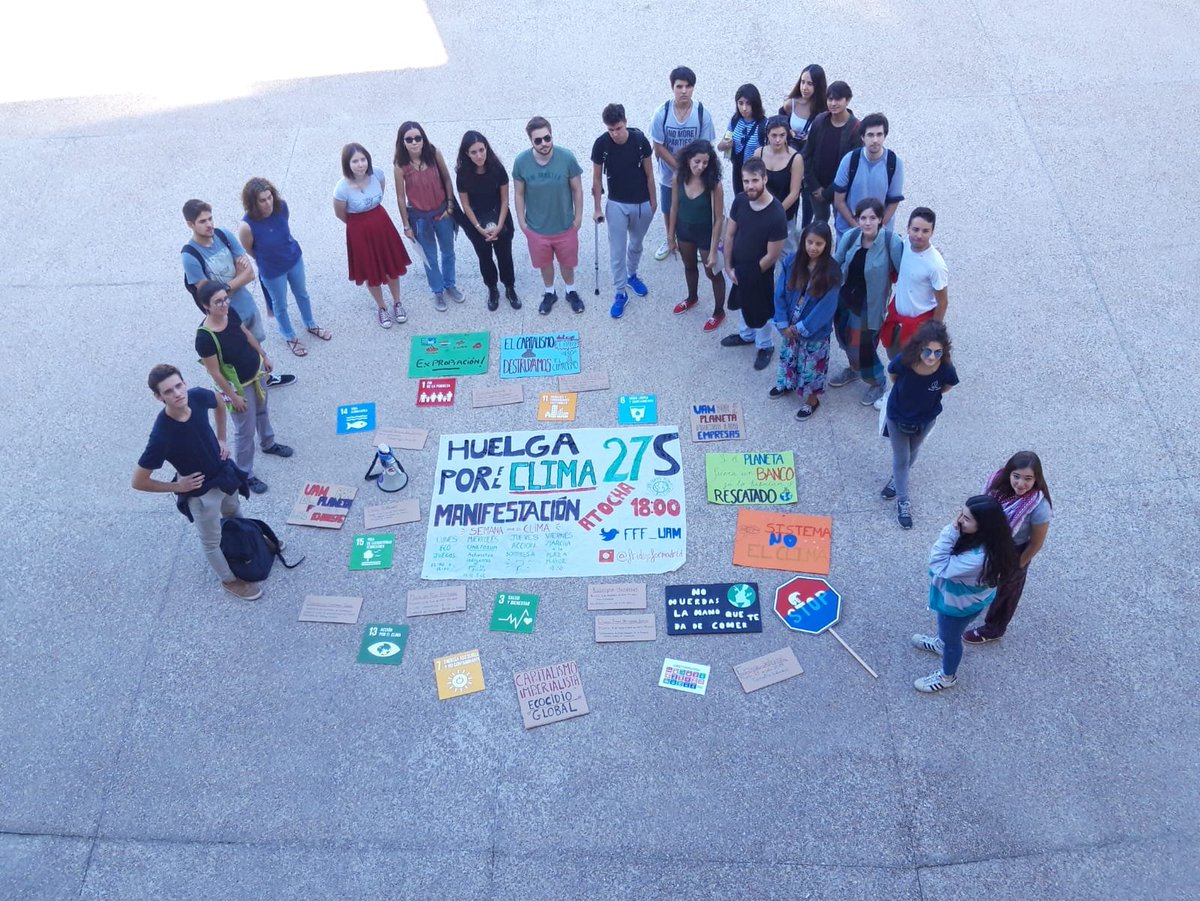 panyrosasmad's tweet photo. Termina el pasacampus en Plaza Mayor #UAM. "¡Que no cambie el clima, cambiemos el sistema!" 💪 @FFF_UAM #TodasPorElClima https://t.co/qs2xXMKgQJ