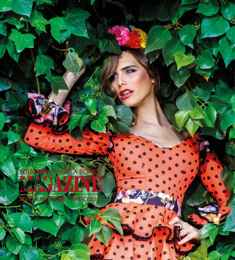 Florsali's tweet photo. 😍Os deseamos un buen fin de semana con la imagen de la impresionante #modelo modelo @angelapofficial vestida con un diseño de @Pilar__Vera y los complementos que diseñamos  artesanalmente en Florsali S.L. Editorial de #moda de @SevillaMagazine 

🎯+ en https://t.co/o9ezsykF36 https://t.co/0iGTlot5Ta
