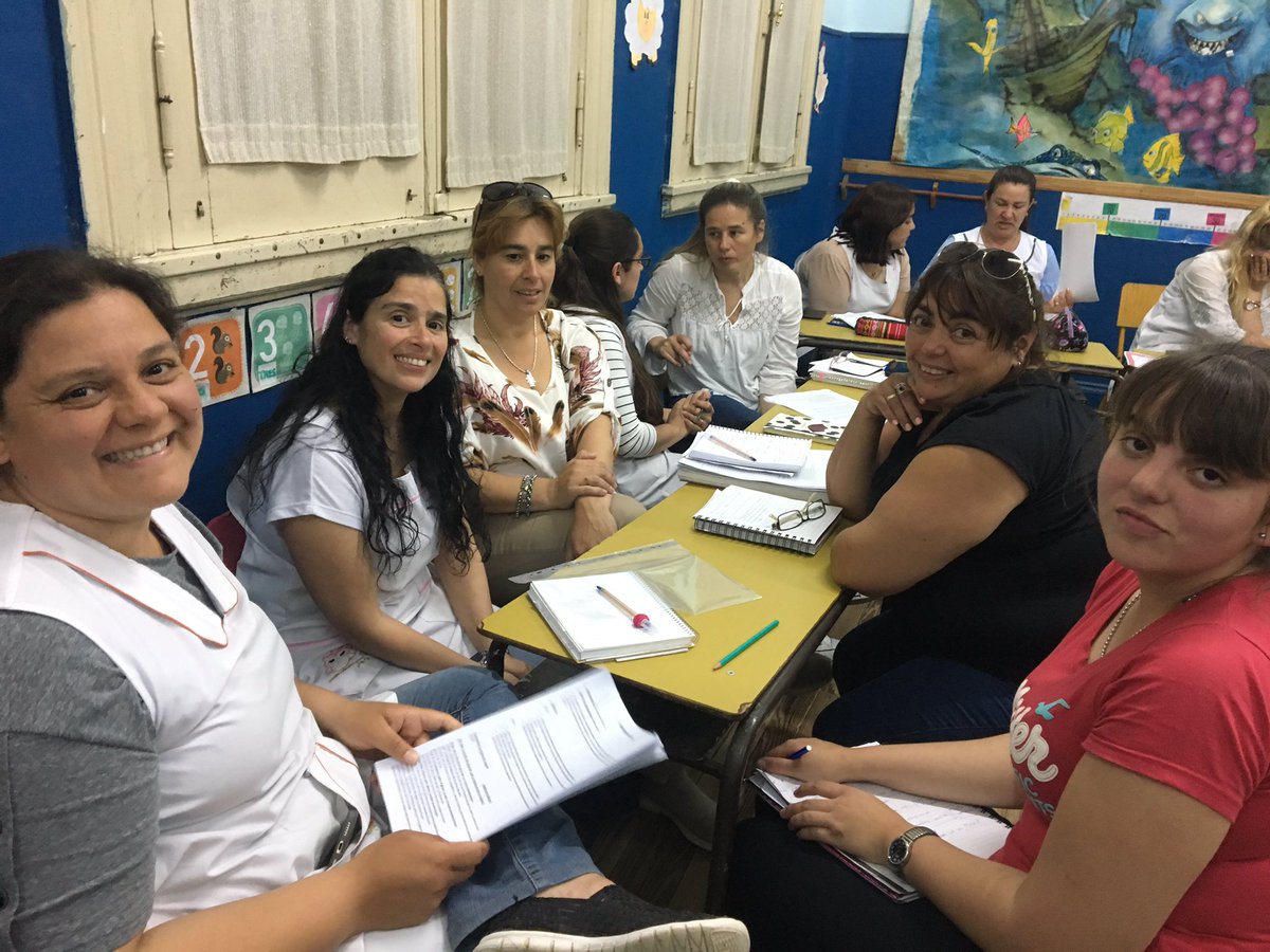 GladysParodi2's tweet photo. Fin del curso "Leer y escribir en el Proyecto Institucional de mi escuela". Gracias a los equipos directivos y docentes de la ep 1, 5, 10, 12, 15 y 20 por el compromiso demostrado en cada encuentro.Seguimos encontrándonos en los espacios de AE.  @ciie_exaltacion @VicZorraquin https://t.co/t0G99mguaF