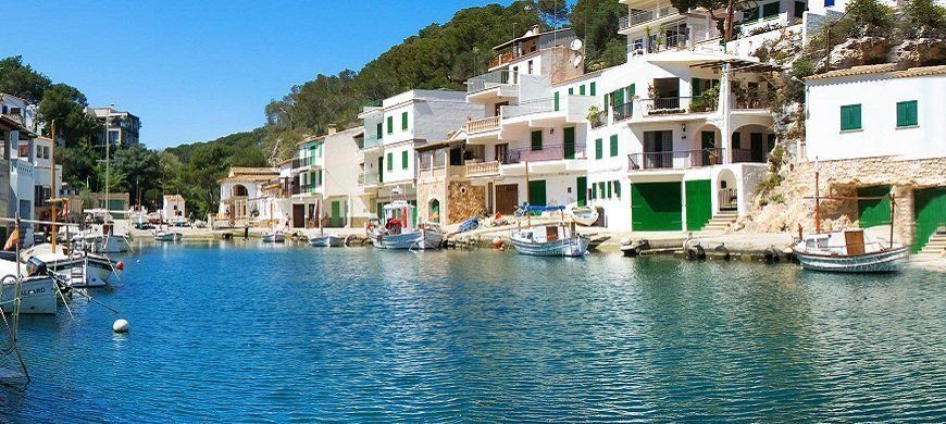 El puerto de Cala Figuera de Santanyí, es una zona que merece ser visitada si queremos conocer la #Mallorca más auténtica. Un lugar donde seguro que pasaremos una jornada diferente e inolvidable. ⛵
ow.ly/kMe650vpgrH